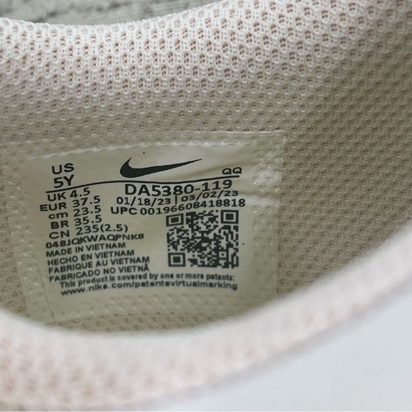 Nike Women's White Low-Top Sneakers with Yellow Swoosh 5Y - Picture 7 of 7